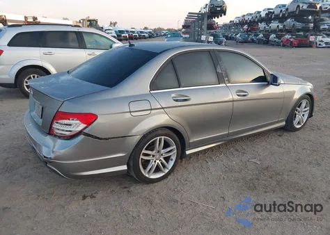 2013 Mercedes-Benz C 250 Sport из США, поврежденный, VIN WDDGF4HB6DR269993